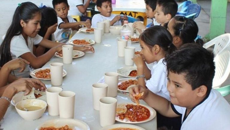 Desayunos calientes para alumnos de la Ciudad de México