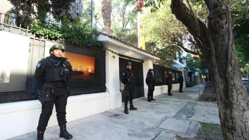 SSC rodea embajada de Ecuador en CDMX tras irrupción en embajada mexicana en Ecuador