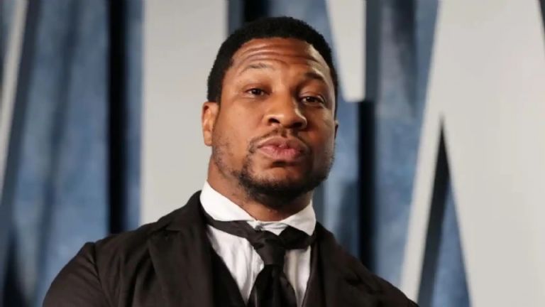 Jonathan Majors recibe libertad condicional