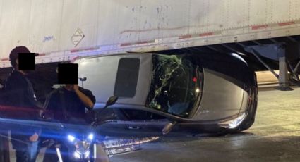 Fuerte accidente en CDMX: Automóvil choca y queda debajo de un tráiler en Eduardo Molina
