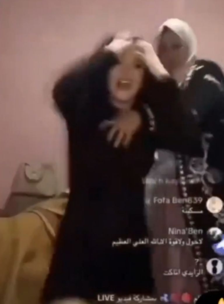 Influencer musulmana agredida en vivo por no usar hiyab