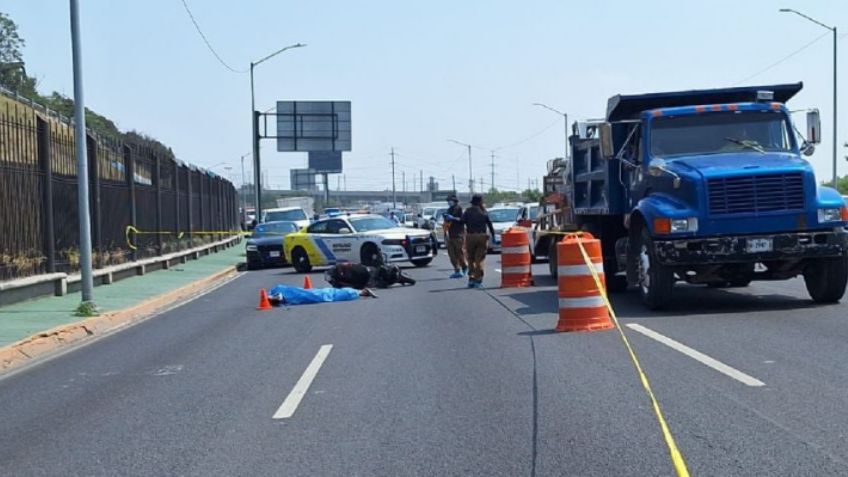 GRAVE accidente en Monterrey deja 1 muerto; tráiler le pasó por encima a motociclista