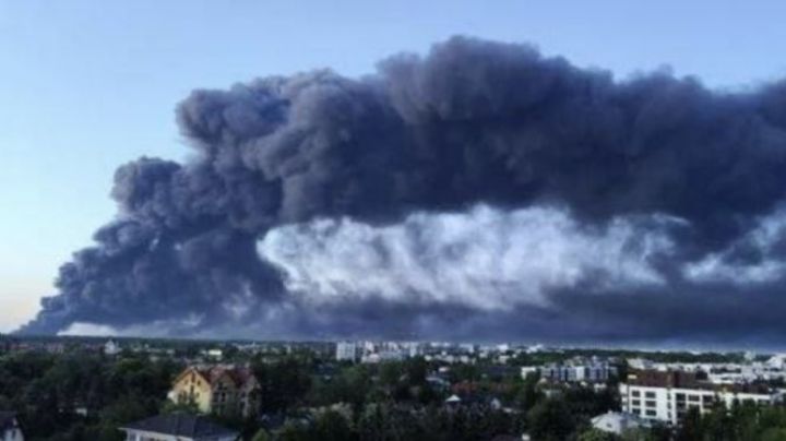 Incendio arrasa con centro comercial en Varsovia: Caos y devastación en Polonia