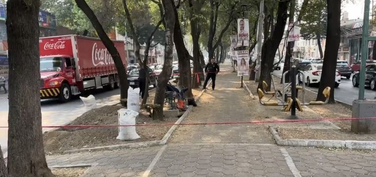 Hallan cadáver de mujer en banca de Azcapotzalco: autoridades investigan el suceso