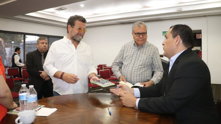 Abel Murrieta es homenajeado con la presentación de libro 'Historias de un Cajemense'