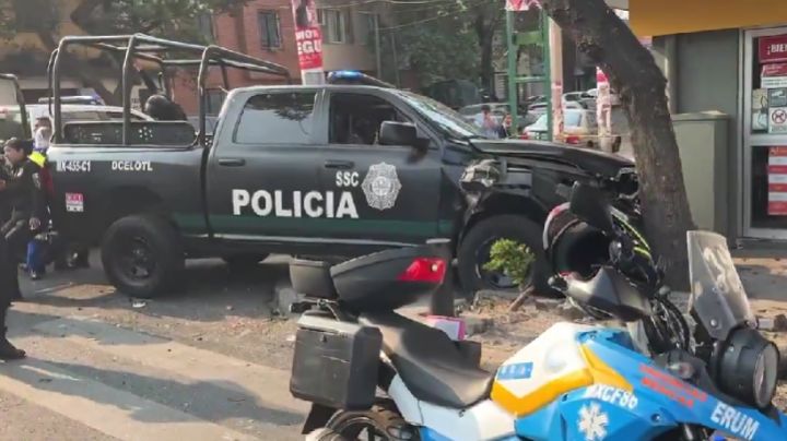 Patrulla se impacta contra vehículo en el Eje 3 Sur y Tonalá: cuatro policías lesionados