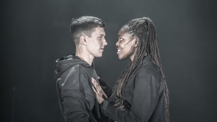FOTOS: Nueva versión de 'Romeo y Julieta' de Tom Holland y Francesca Amewudah-Rivers