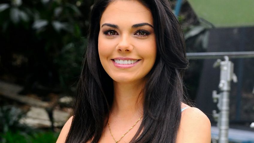 Televisa en shock: En pleno show, Livia Brito le roba beso en la boca a actor casado