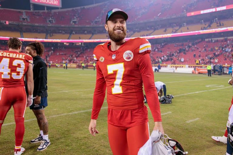 Harrison Butker, Pateador de los Chiefs, Critica a la Comunidad LGBT y a Mujeres Trabajadoras en Polémico Discurso