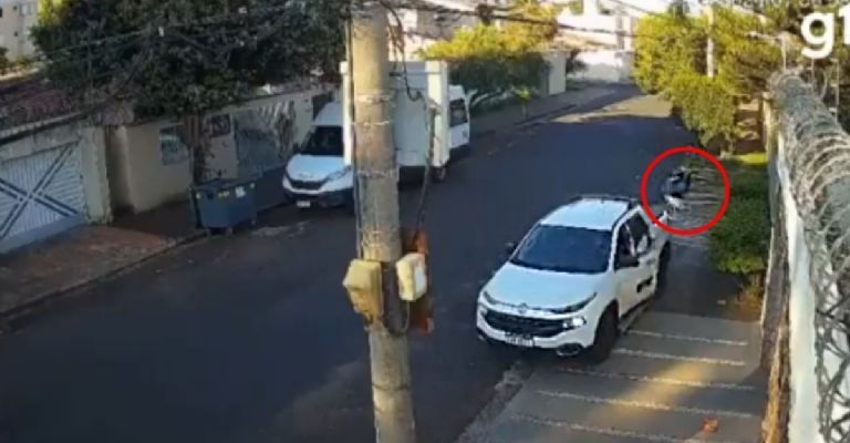 Camioneta Arrolla a Delincuente que Intentaba Robar a Enfermera en Brasil