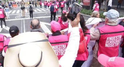 Tensión en la marcha de 'Marea Rosa', la Segob niega pacto con CNTE