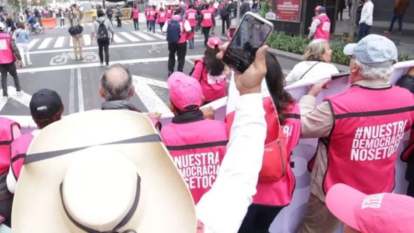 Tensión en la marcha de 'Marea Rosa', la Segob niega pacto con CNTE
