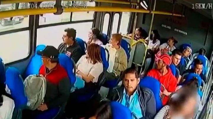 Chofer de autobús defiende a usuaria de su acosador en valiente acto de intervención: VIDEO