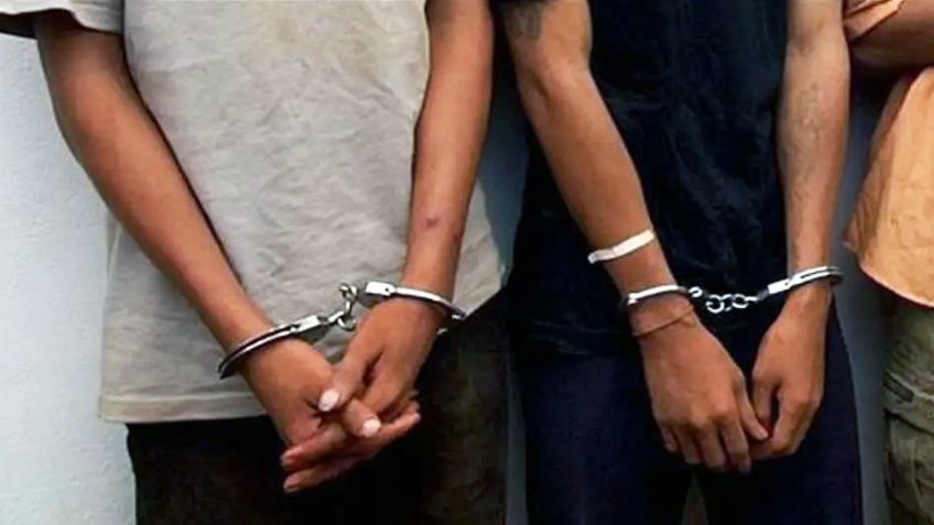 Arrestan en Sonora a dos sujetos en posesión de armas de fuego de diversos calibres