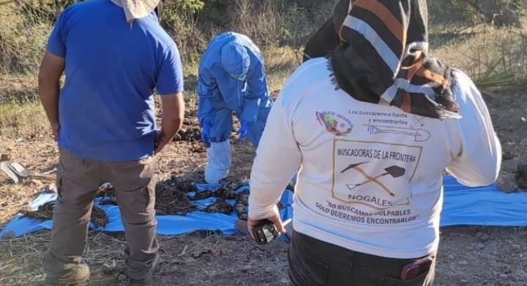 Colectivo destapa hallazgo de fosas clandestinas en Nogales; resguardaban 10 cuerpos