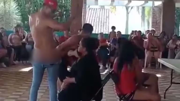  Candidato del PAN-PRI Organiza Evento con Strippers para Mujeres