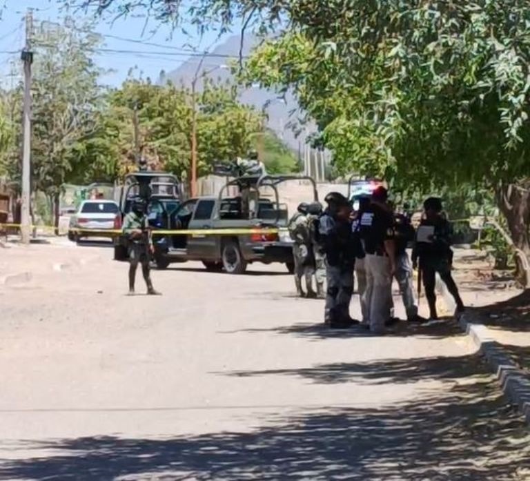 La víctima quedó tendida sobre el camellón de la calle Almendro