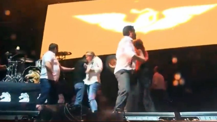 VIDEO: Se derrumba escenario de Jorge Máynez durante evento político en Nuevo León