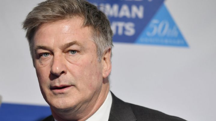 El juicio por homicidio involuntario contra Alec Baldwin sigue adelante