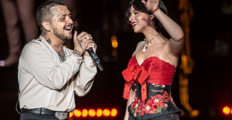Christian Nodal tan enamorado que se tatuaría a Ángela Aguilar