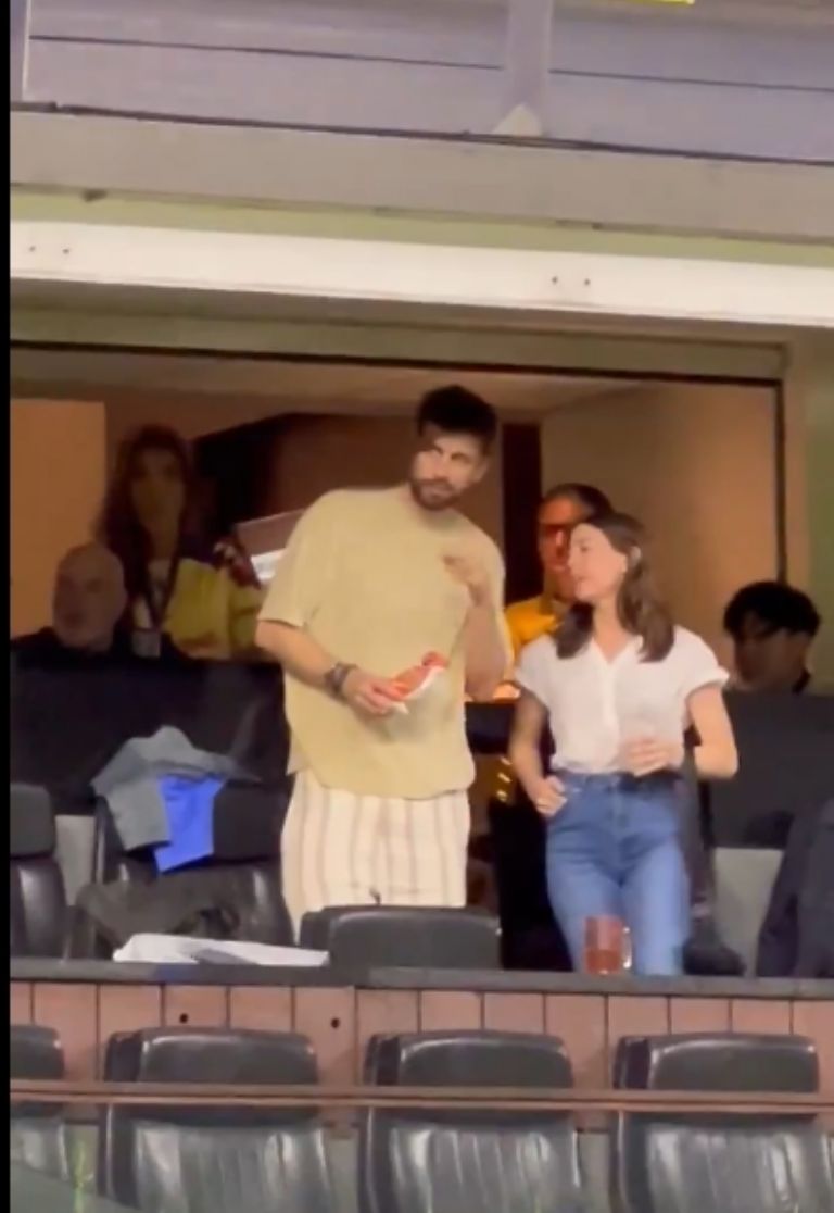 Gerard Piqué es visto en el Estadio Azteca