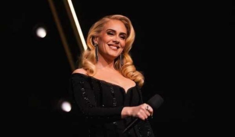 Adele Sorprende en Las Vegas: Anuncio de Futuro Bebé Emociona a sus Fans