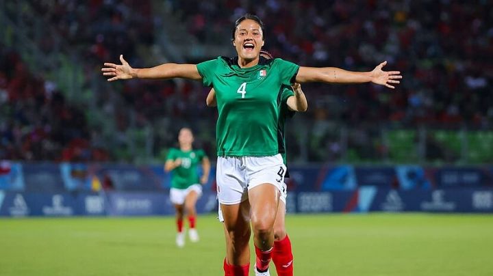 Rebeca Bernal, la heroína de Rayadas, celebra el tercer campeonato del equipo