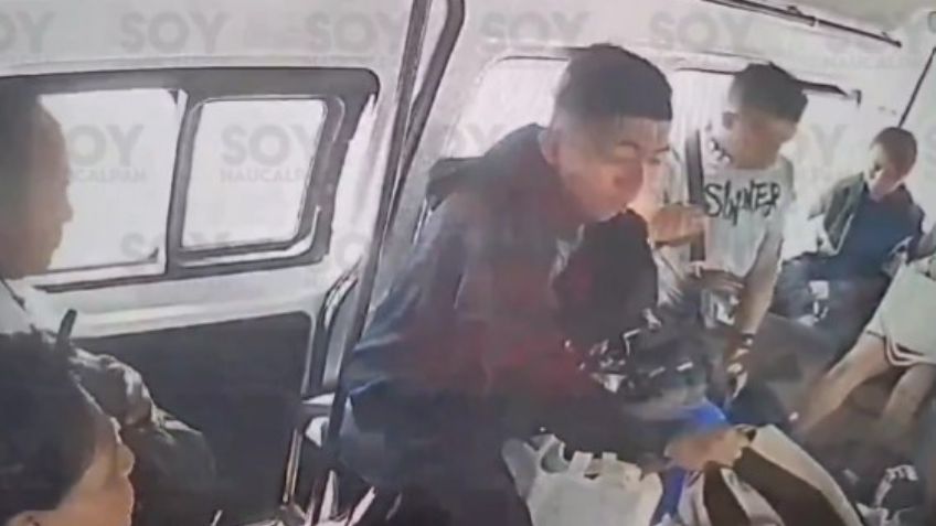 VIDEO: En un minuto delincuentes asaltan combi de transporte en Naucalpan, Edomex