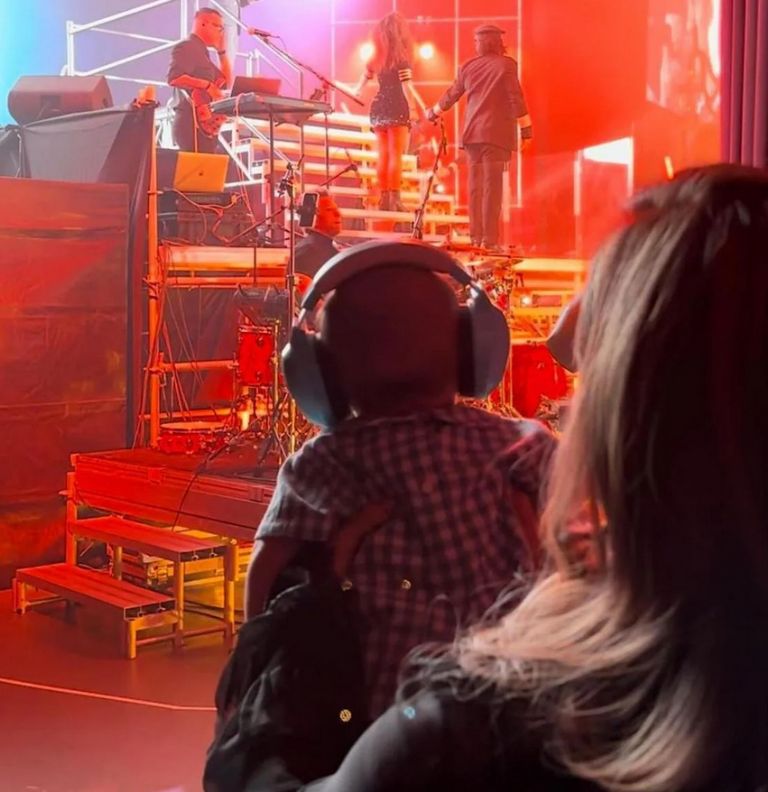 Carlos Rivera lleva a su hijo a su gira 