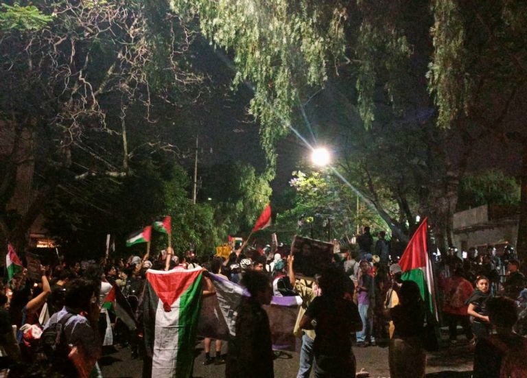 Protesta en contra del genocidio y ataque a tiendas de campaña de refugiados