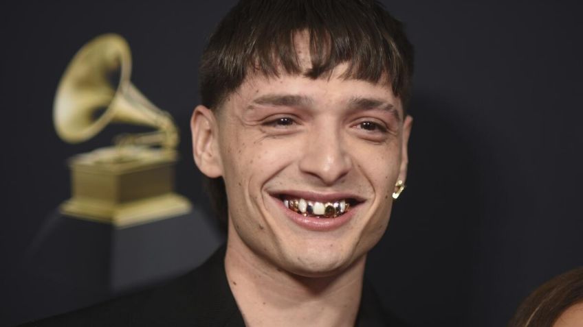 Peso Pluma sorprende con cambio de look y las redes estallan con los memes