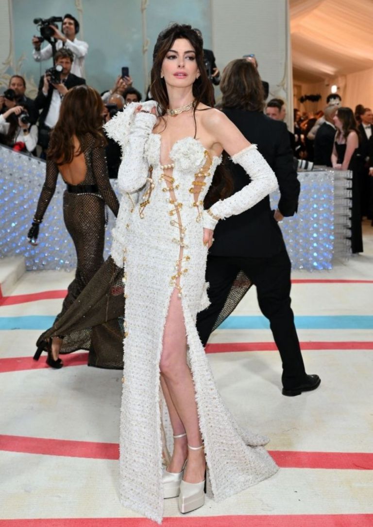Anne Hathaway en la Met Gala 2023