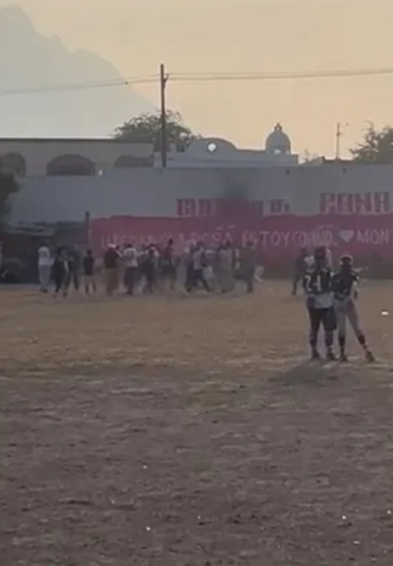 Se desata pelea masiva en partido de sóftbol de Monterrey