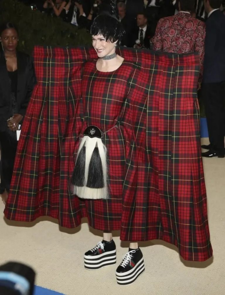 Los Momentos más Memorables de los Peores Vestidos en la Historia de la Gala MET