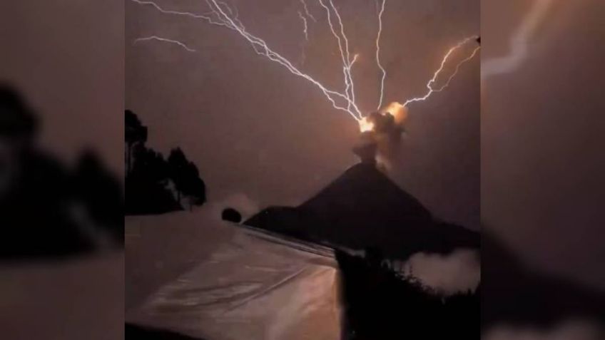 Impactante FOTO: Poderoso rayo alumbra erupción del Volcán de Fuego en Guatemala