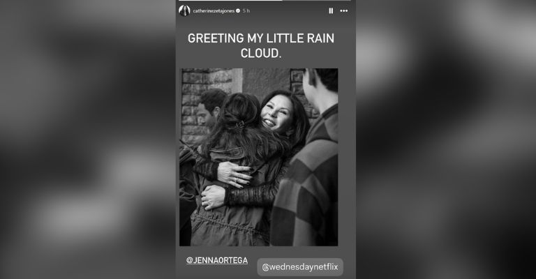 Catherine Zeta Jones comparte la primera foto de escena de Merlina 2 con Jenna Ortega