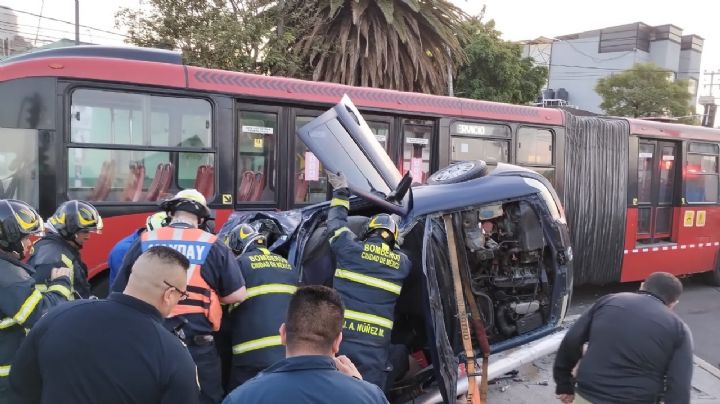 Fatídico accidente: Dos muertos tras brutal volcadura en canal de Tezontle, en Iztapalapa