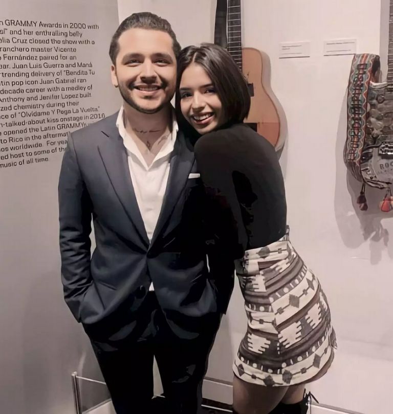 Ángela Aguilar se lleva premio Billboard 