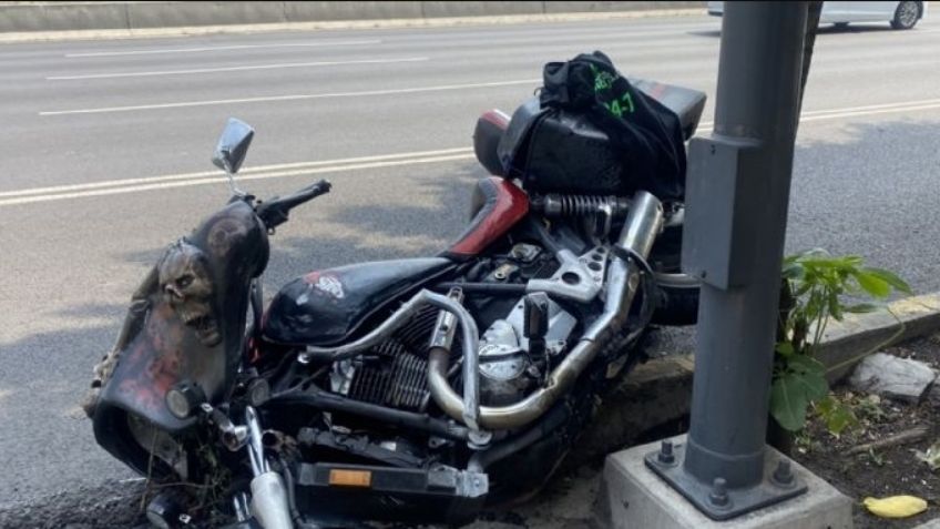 (FOTO) Alerta en Avenida Central: Conductor atropella a motociclista y se da a la fuga