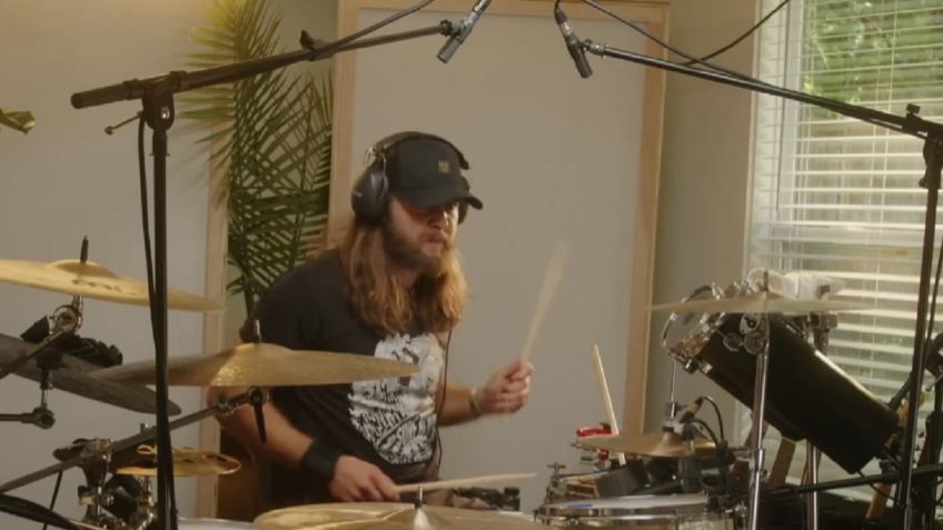 Baterista recauda miles para la investigación del cáncer con canciones de Foo Fighters