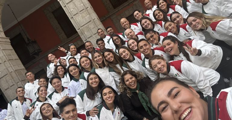 López Obrador abanderó a los atletas que irán París