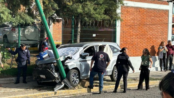 Sicario ejecuta a menor frente al Colegio Camino Real de Puebla y deja herido a su padre