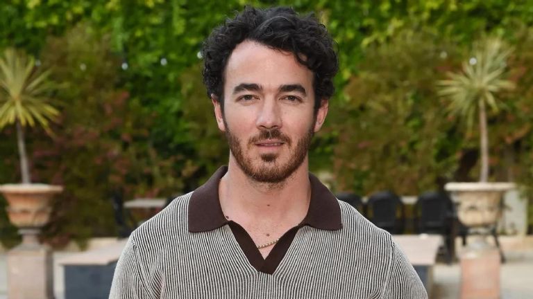 Kevin Jonas se somete a cirugía