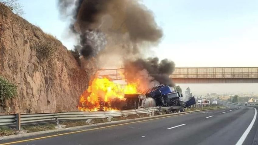 Caos en Arco Norte por choque de camiones en Atlacomulco: Incendio cierra la vialidad