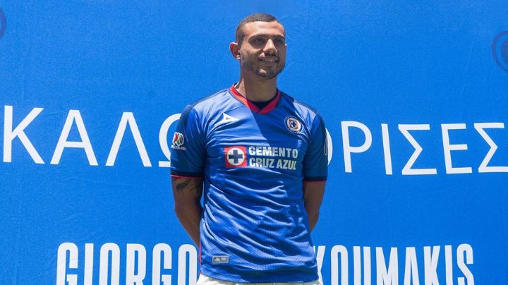 ¡Como ídolo! Cruz Azul presenta oficialmente al griego Giorgos Giakoumakis