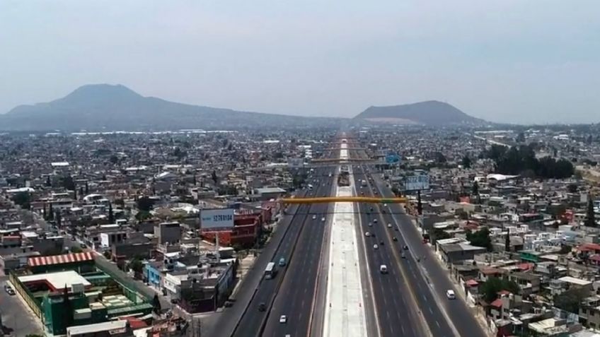 Caos en la autopista México-Puebla por volcadura de tráiler con dirección a la CDMX