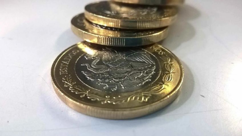 Claudia Sheinbaum resalta "fortaleza" del peso frente al dólar, pese a evidente desplome