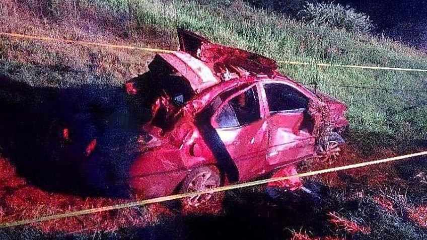 Muere bebé de 2 meses y adolescente tras volcadura de vehículo en carretera de Puebla