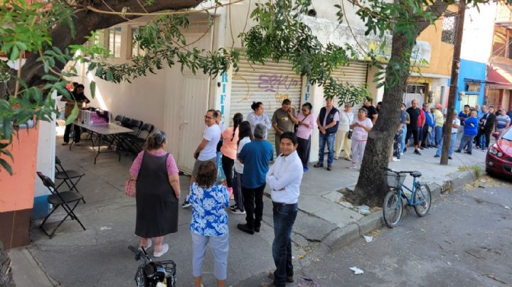 Caos en CDMX por apertura de casillas: capitalinos desesperados buscan votar