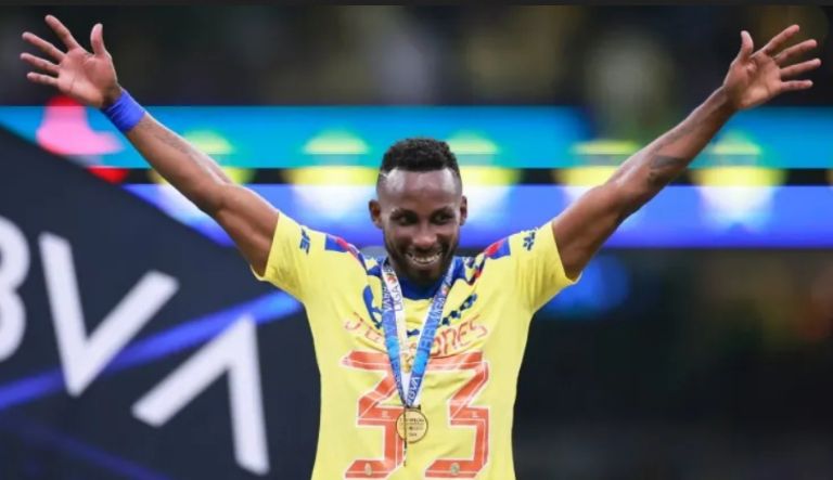 Julián Quiñones se marcha del América